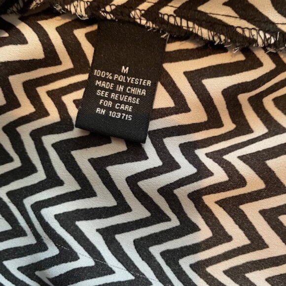 ZAC & RACHEL SLEEVELESS BLOUSE M – White/Black ZIGZAG LINES - Picture 7 of 8